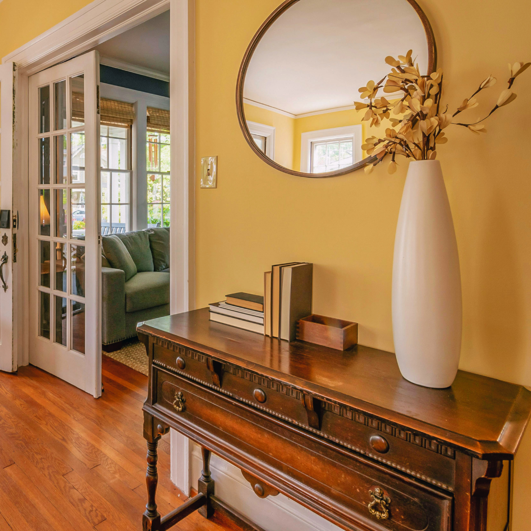 Entryway and hallway home decor