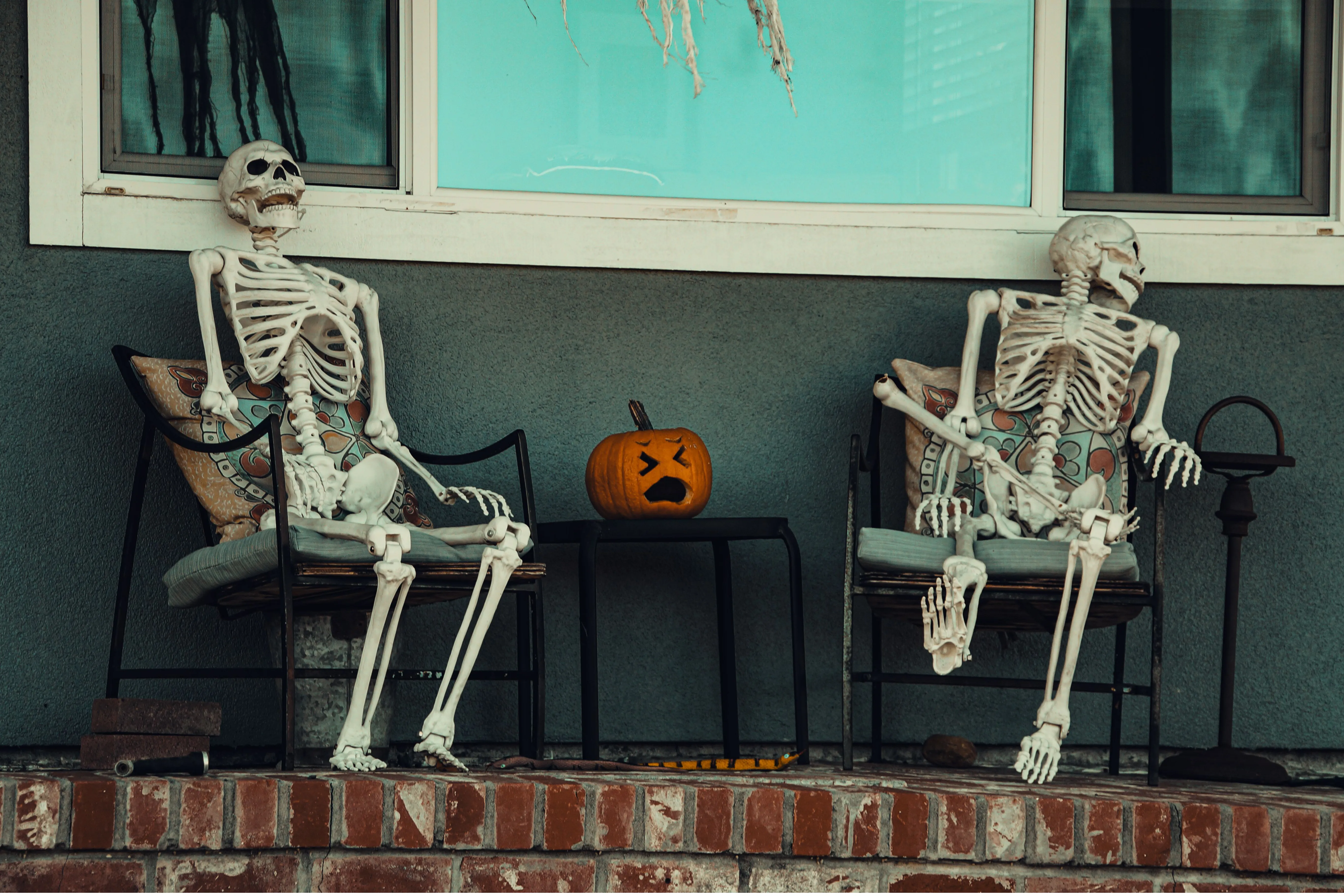 Halloween Outdoor Decoration Ideas for Your Porch, Lawn, Patio & More